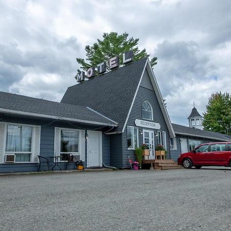 Motel Fleur De Lys Magog Екстер'єр фото