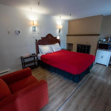 Motel Fleur De Lys Magog Екстер'єр фото