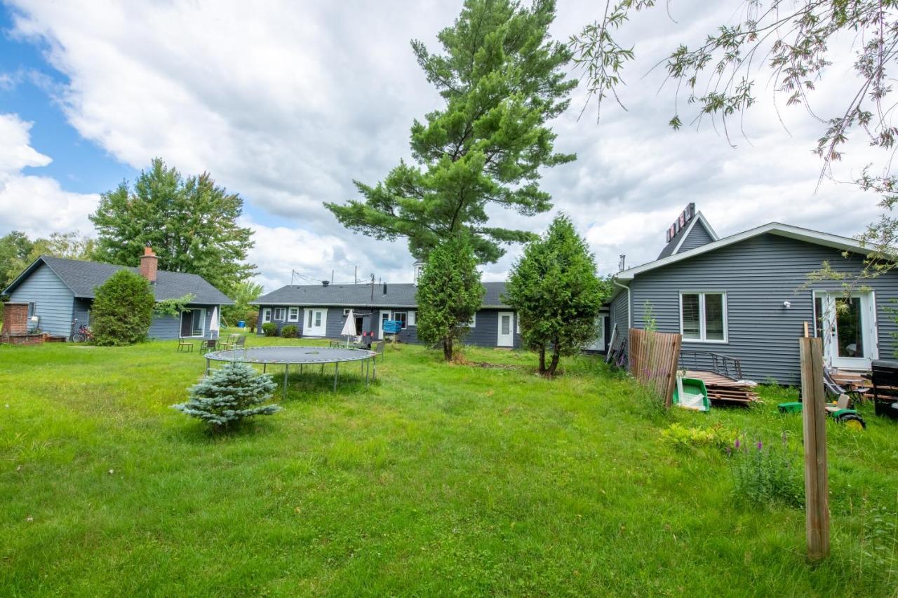 Motel Fleur De Lys Magog Екстер'єр фото
