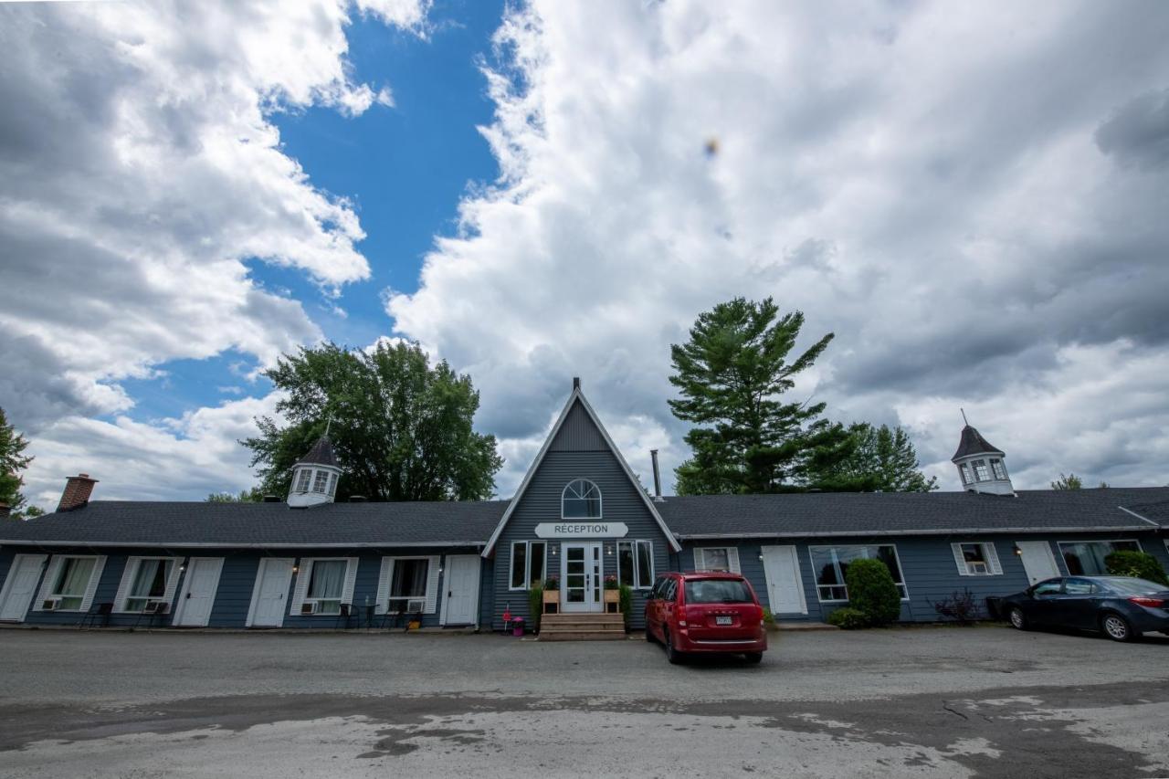 Motel Fleur De Lys Magog Екстер'єр фото