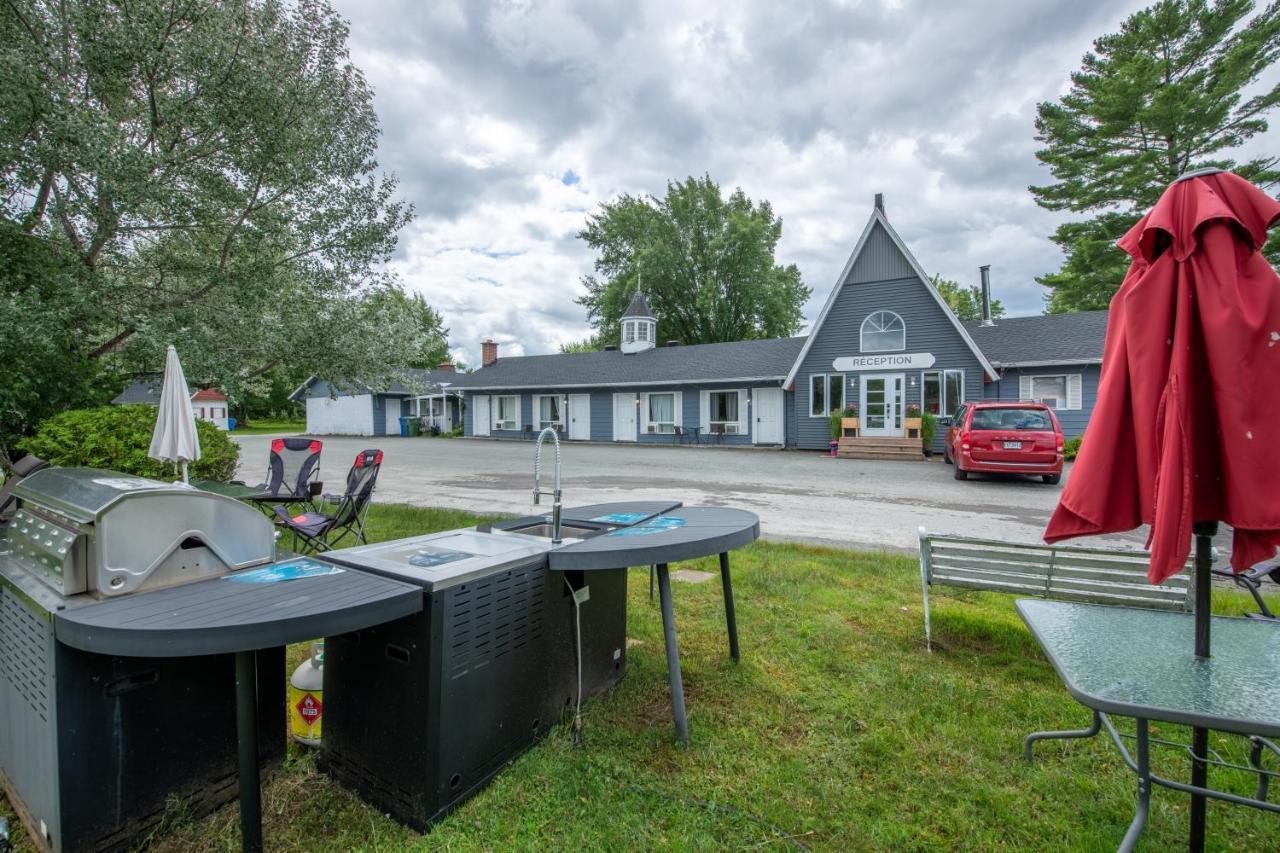 Motel Fleur De Lys Magog Екстер'єр фото