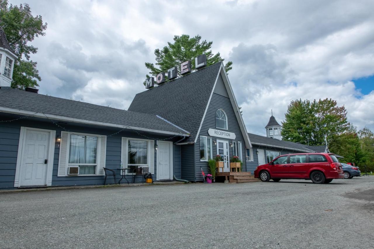 Motel Fleur De Lys Magog Екстер'єр фото