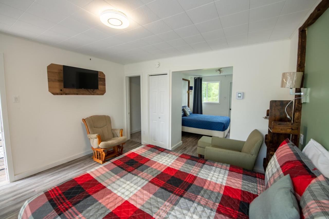 Motel Fleur De Lys Magog Екстер'єр фото