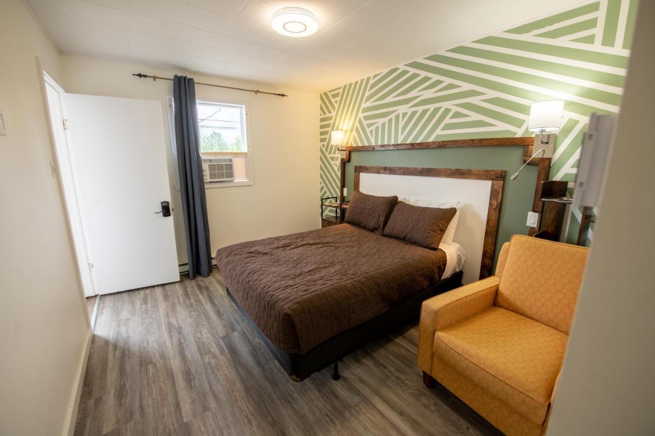 Motel Fleur De Lys Magog Екстер'єр фото