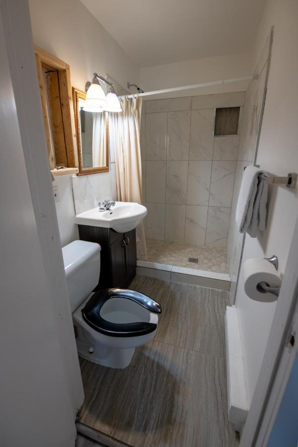 Motel Fleur De Lys Magog Екстер'єр фото
