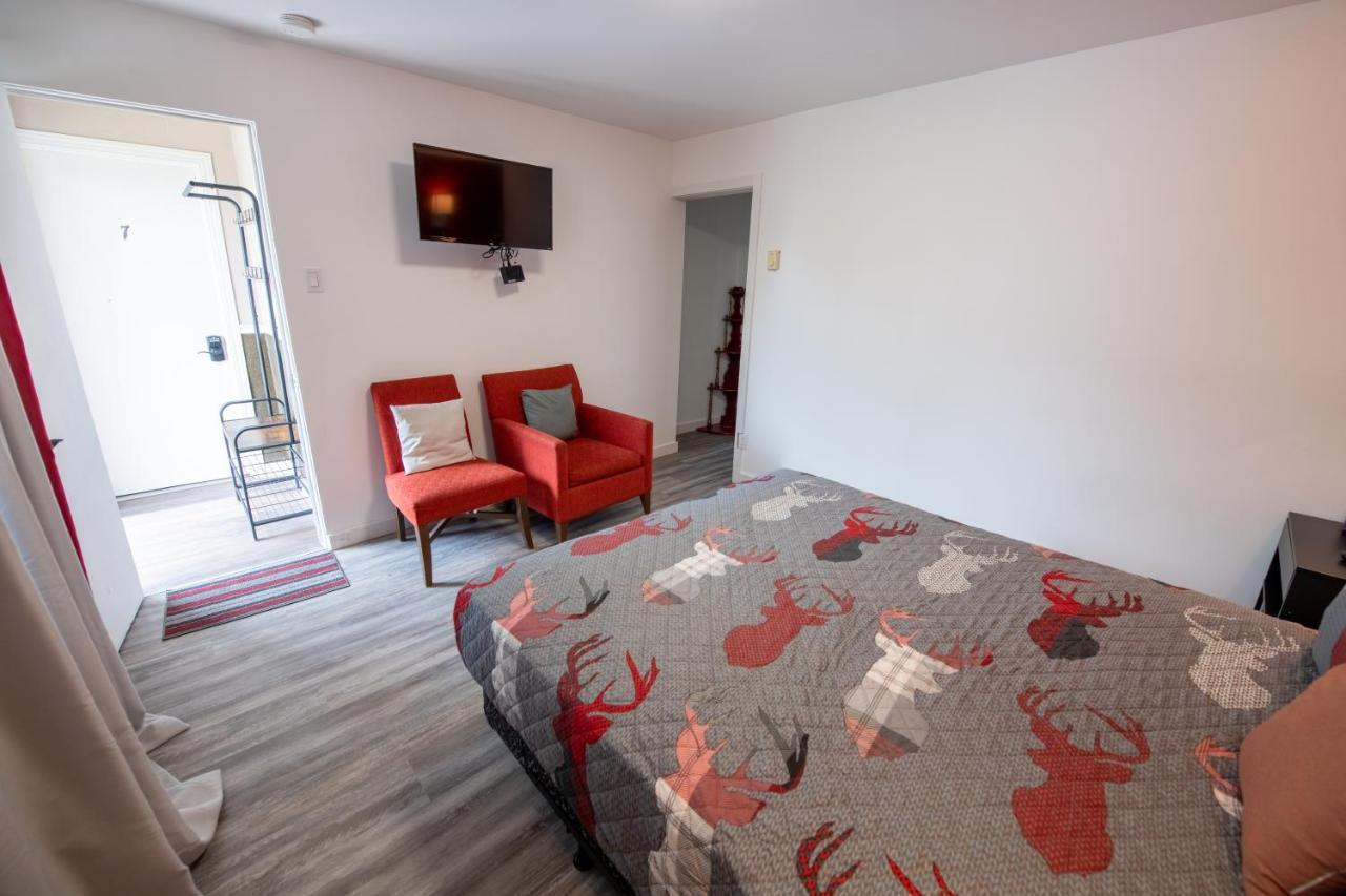 Motel Fleur De Lys Magog Екстер'єр фото