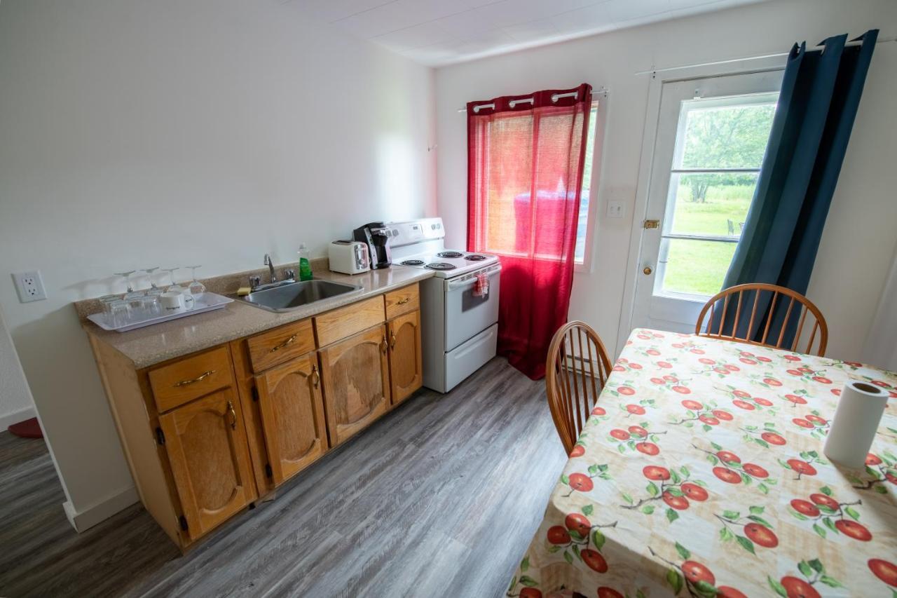 Motel Fleur De Lys Magog Екстер'єр фото