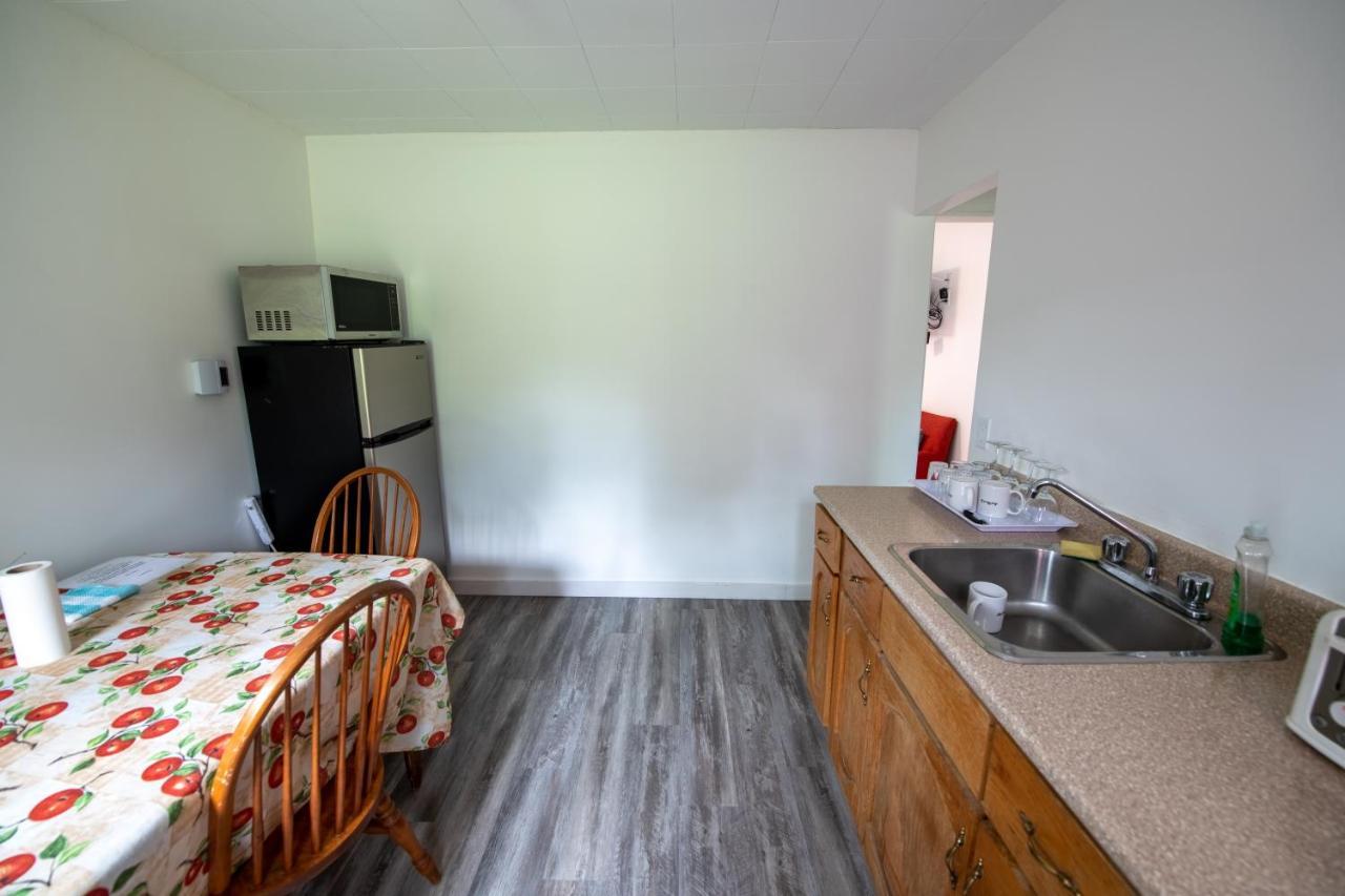 Motel Fleur De Lys Magog Екстер'єр фото