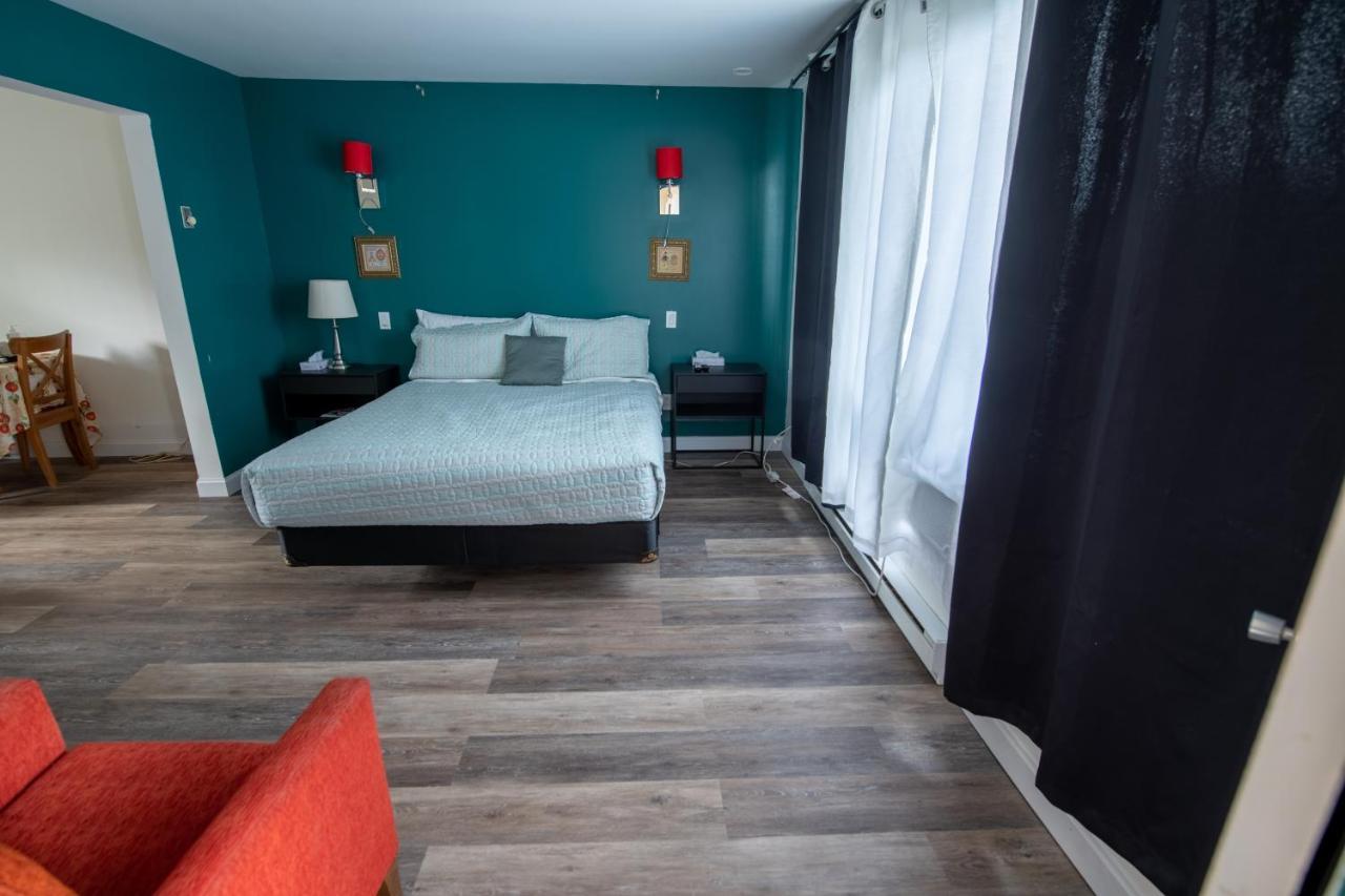 Motel Fleur De Lys Magog Екстер'єр фото