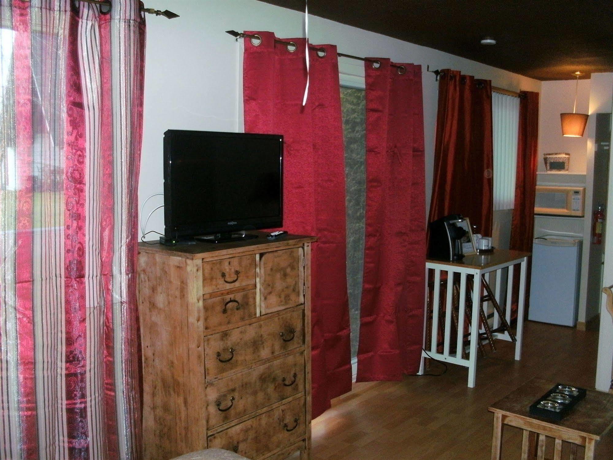 Motel Fleur De Lys Magog Екстер'єр фото