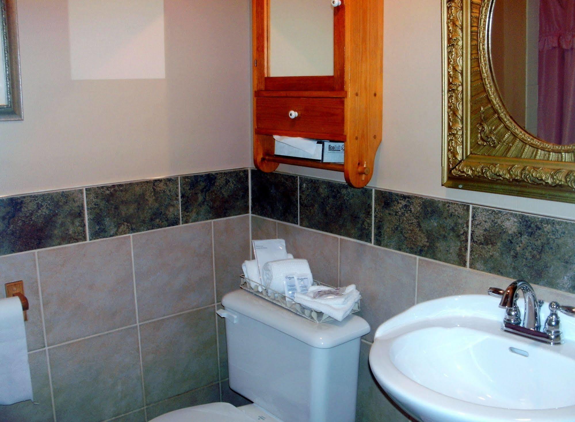 Motel Fleur De Lys Magog Екстер'єр фото