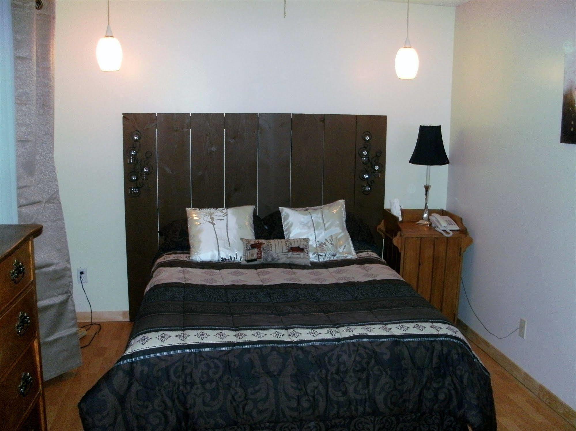 Motel Fleur De Lys Magog Екстер'єр фото